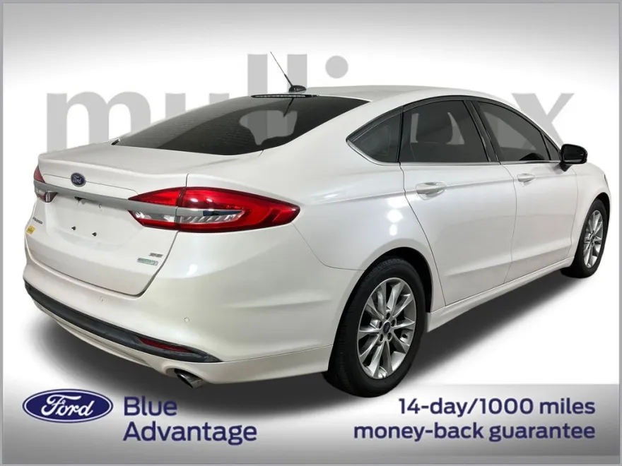 2017 Ford Fusion SE photo 1