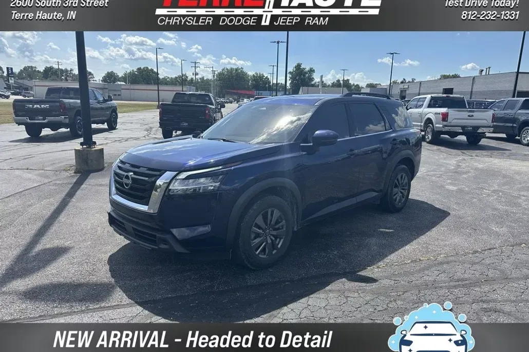 2022 Nissan Pathfinder SV photo 1