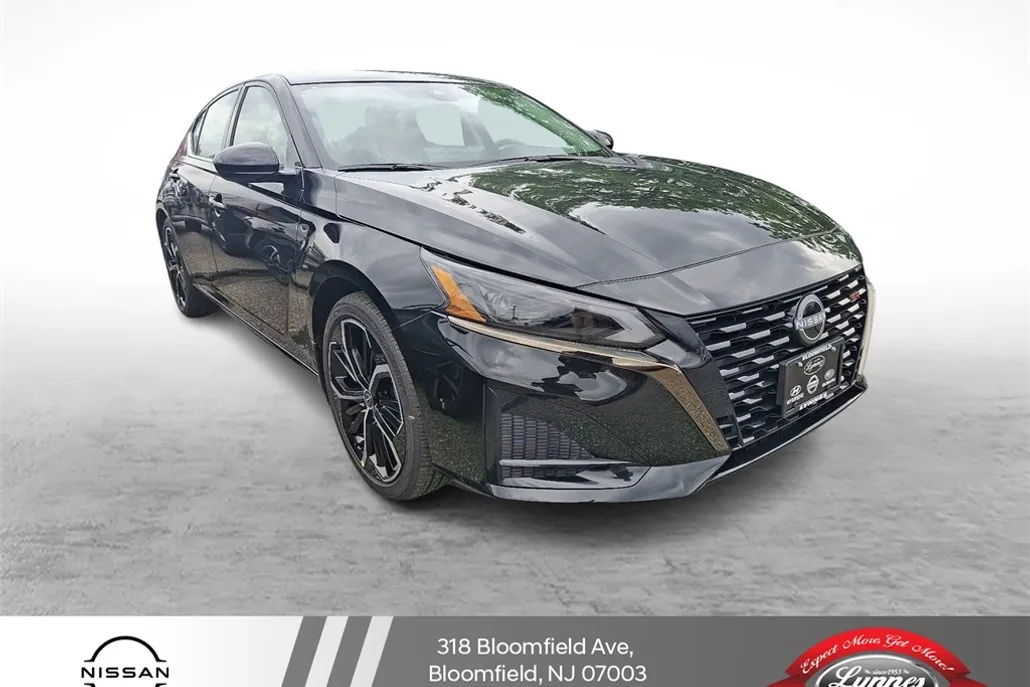 2025 Nissan Altima SR photo 1