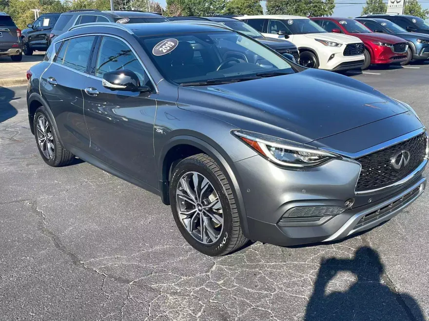 2019 Infiniti QX30 Luxe photo 1
