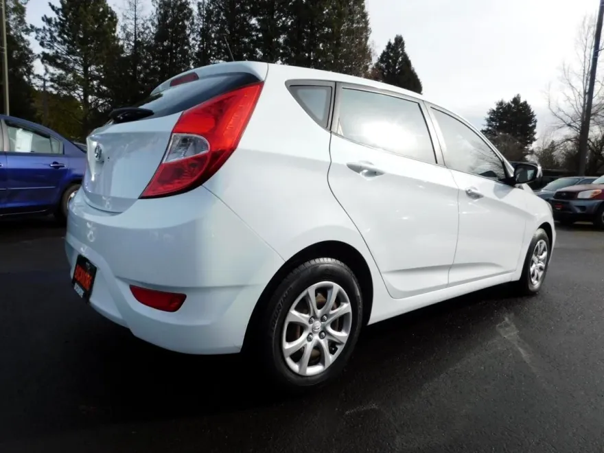 2014 Hyundai Accent GS photo 1