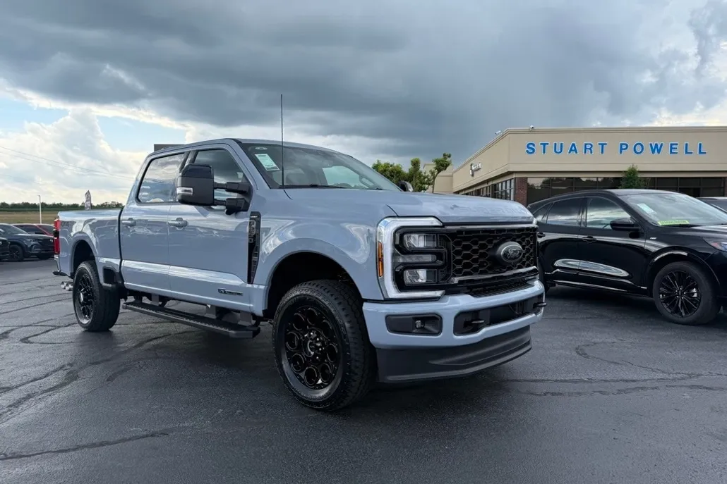 2025 Ford F-250 Lariat photo 1