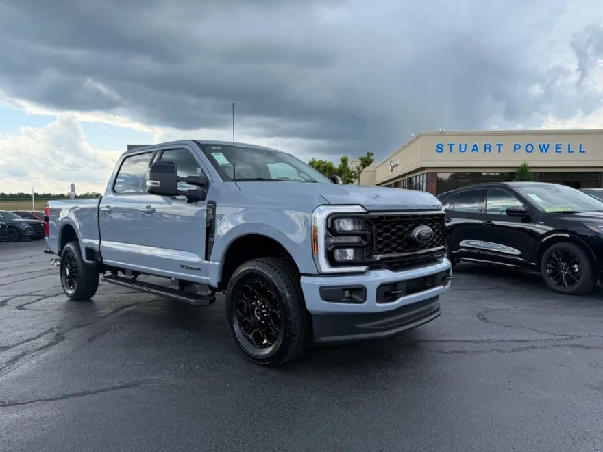2025 Ford F-250 Lariat photo 1