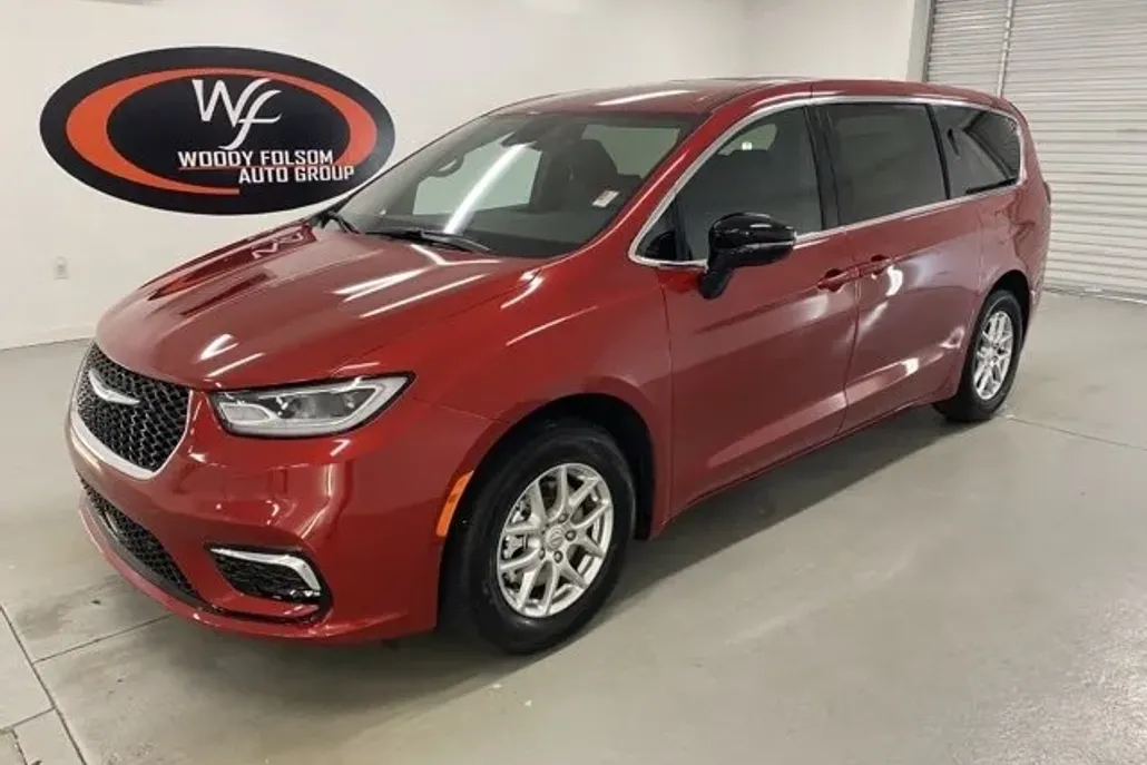 2025 Chrysler Pacifica photo 1