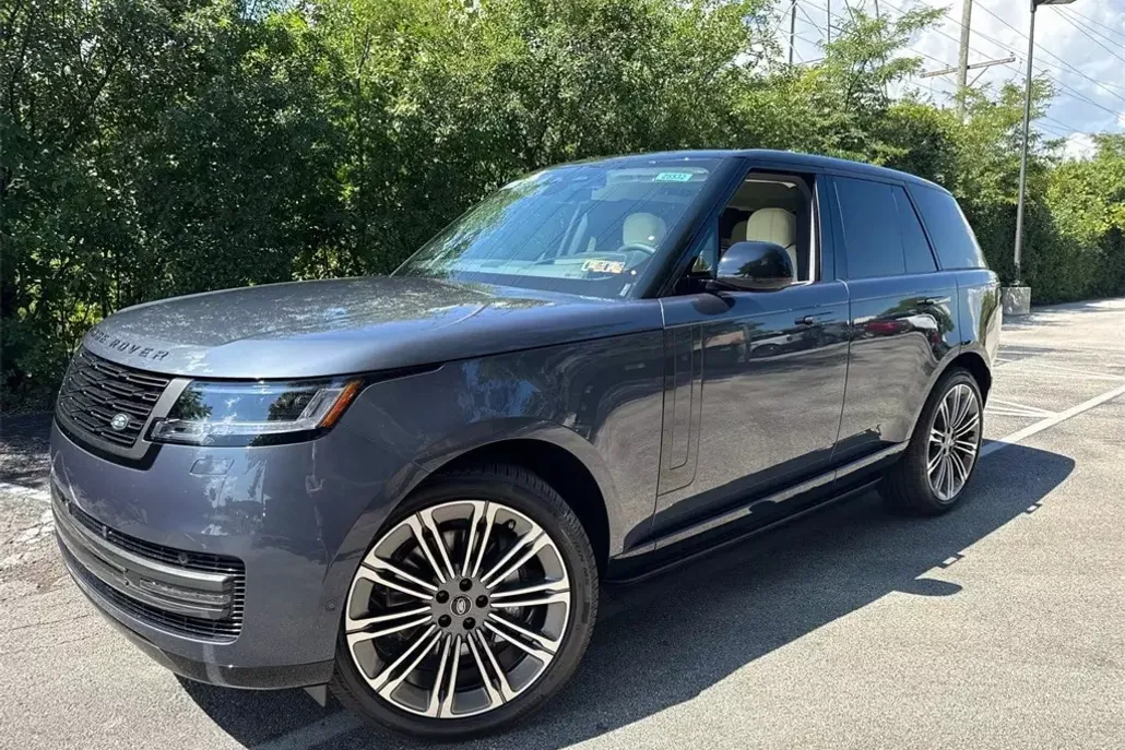 2025 Land Rover Range Rover SE photo 1