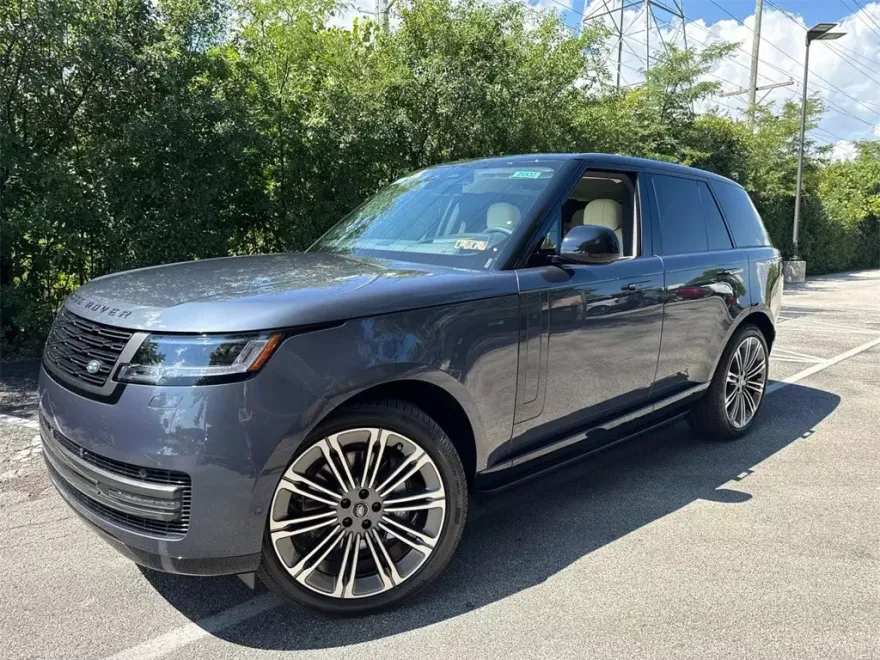 2025 Land Rover Range Rover SE photo 1