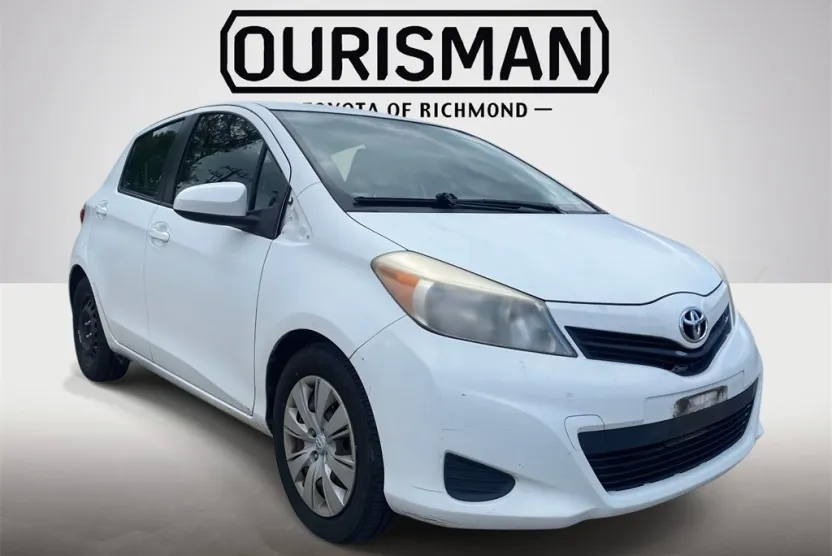 2013 Toyota Yaris LE photo 1