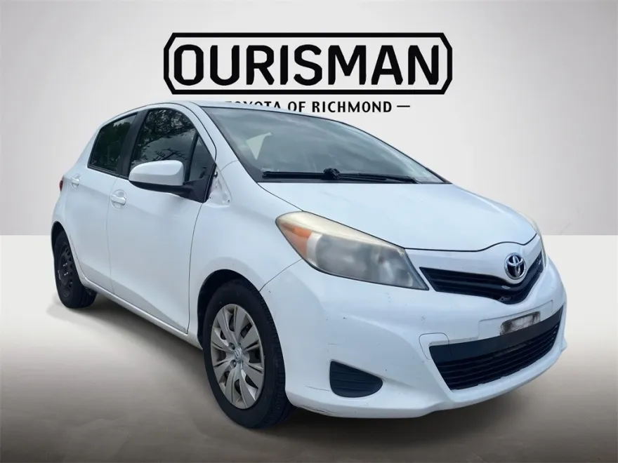 2013 Toyota Yaris LE photo 1