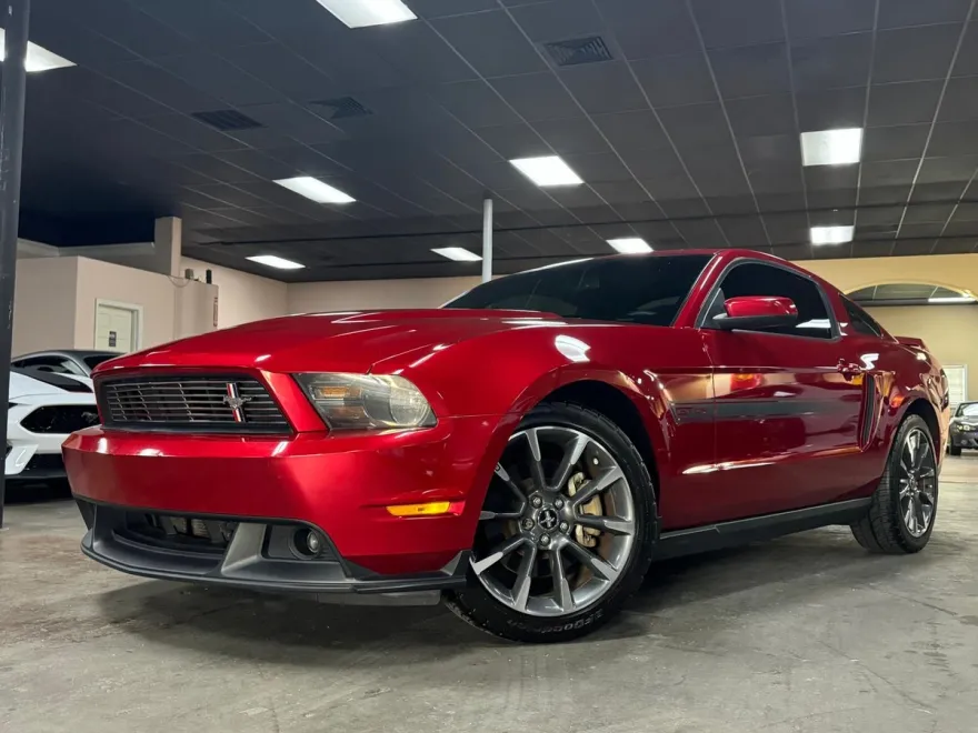 2011 Ford Mustang GT Premium photo 1