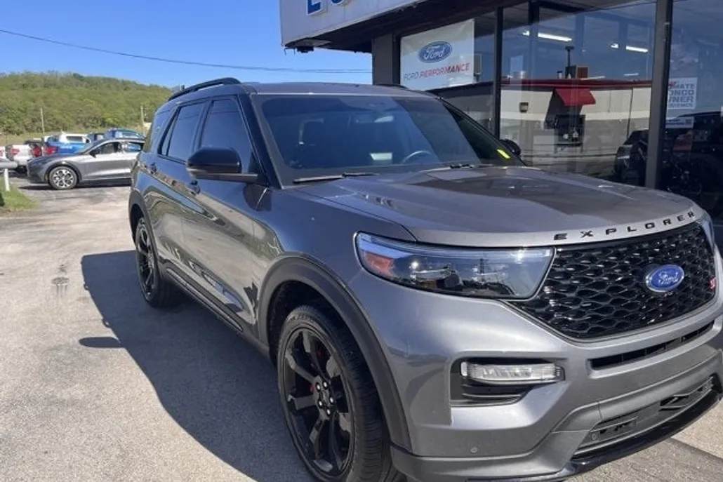 2023 Ford Explorer ST photo 1