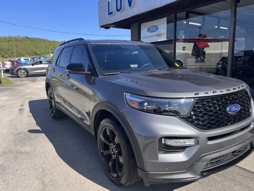 2023 Ford Explorer ST photo 1