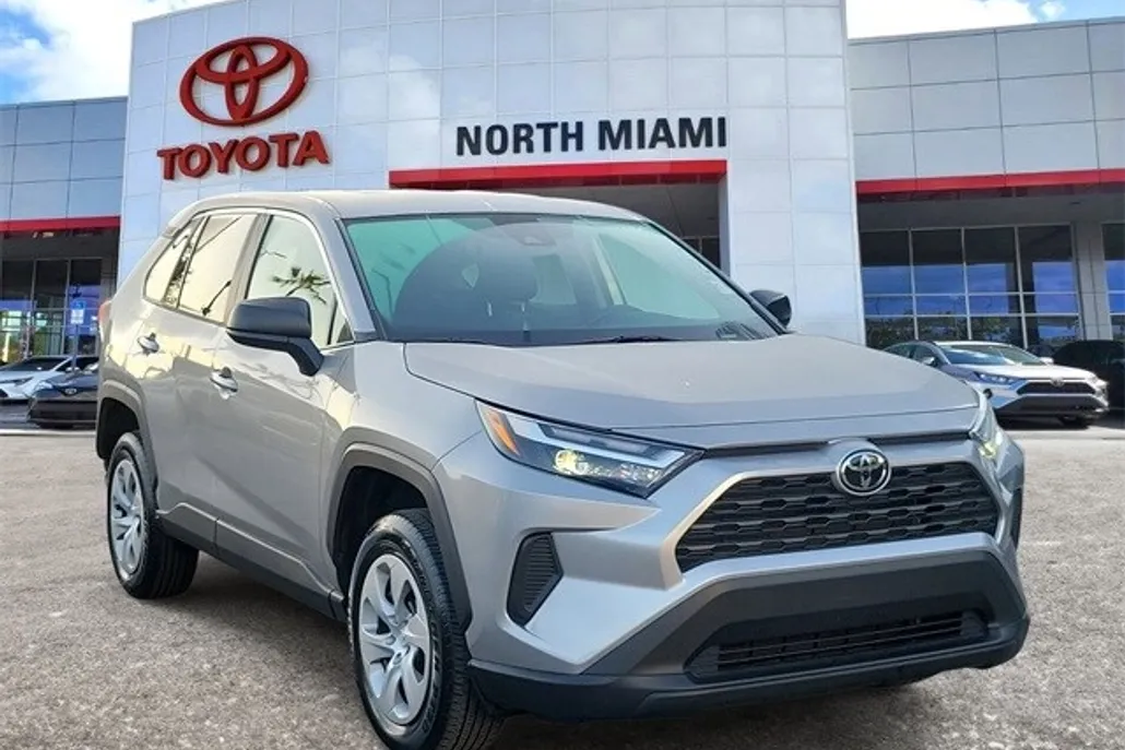 2024 Toyota RAV4 LE photo 1