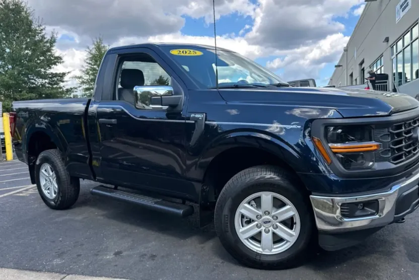 2025 Ford F-150 XL photo 1
