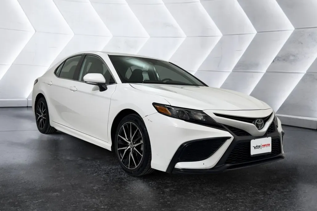 2023 Toyota Camry SE photo 1