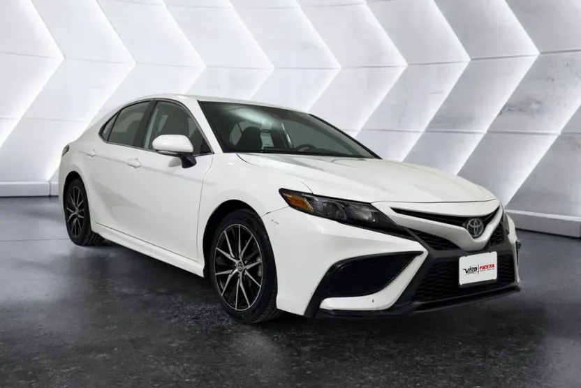 2023 Toyota Camry SE photo 1