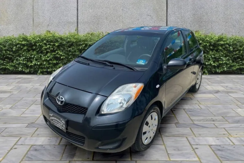 2010 Toyota Yaris Base photo 1