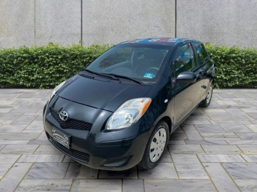 2010 Toyota Yaris Base photo 1
