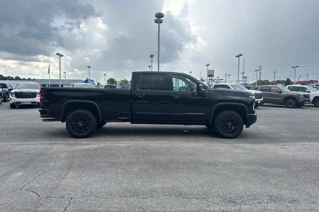 2024 Chevrolet Silverado 3500HD High Country photo 1