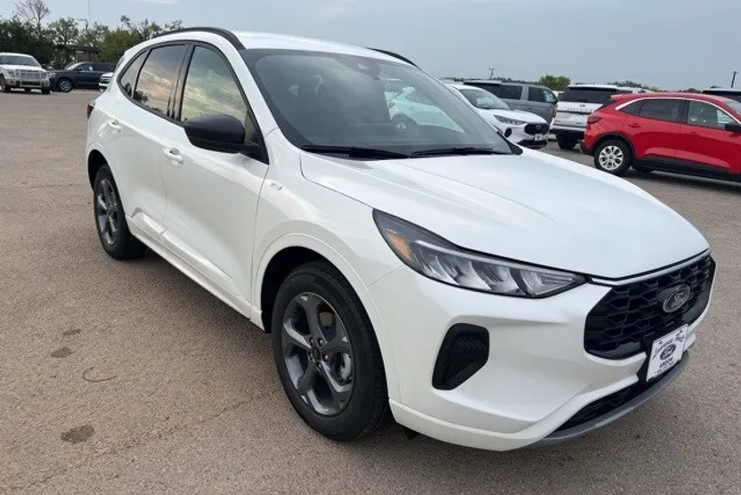2024 Ford Escape Hybrid ST-Line photo 1