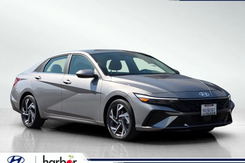 2024 Hyundai Elantra SEL photo 1