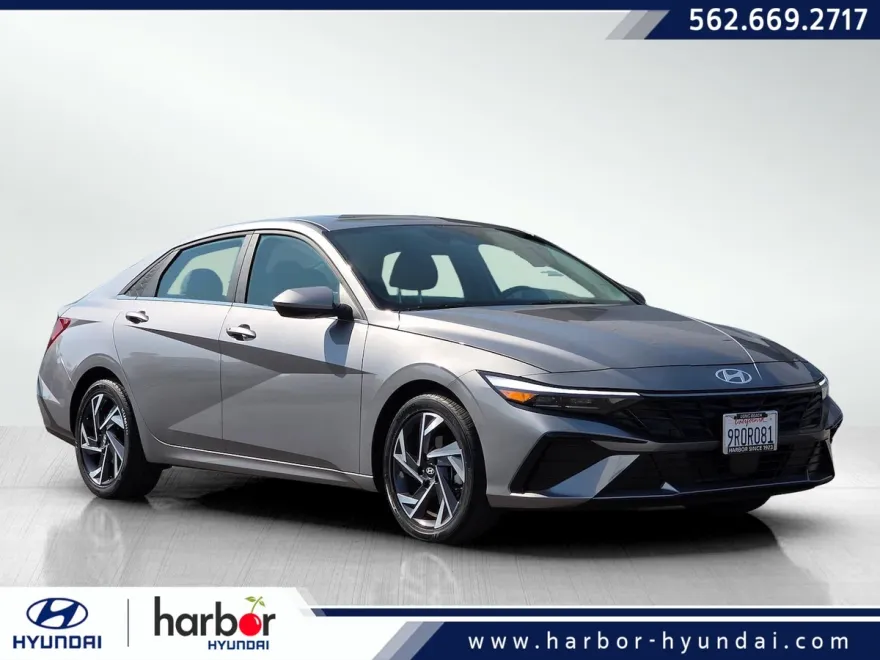 2024 Hyundai Elantra SEL photo 1