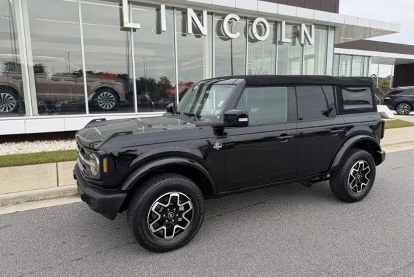 2022 Ford Bronco Outer Banks photo 1