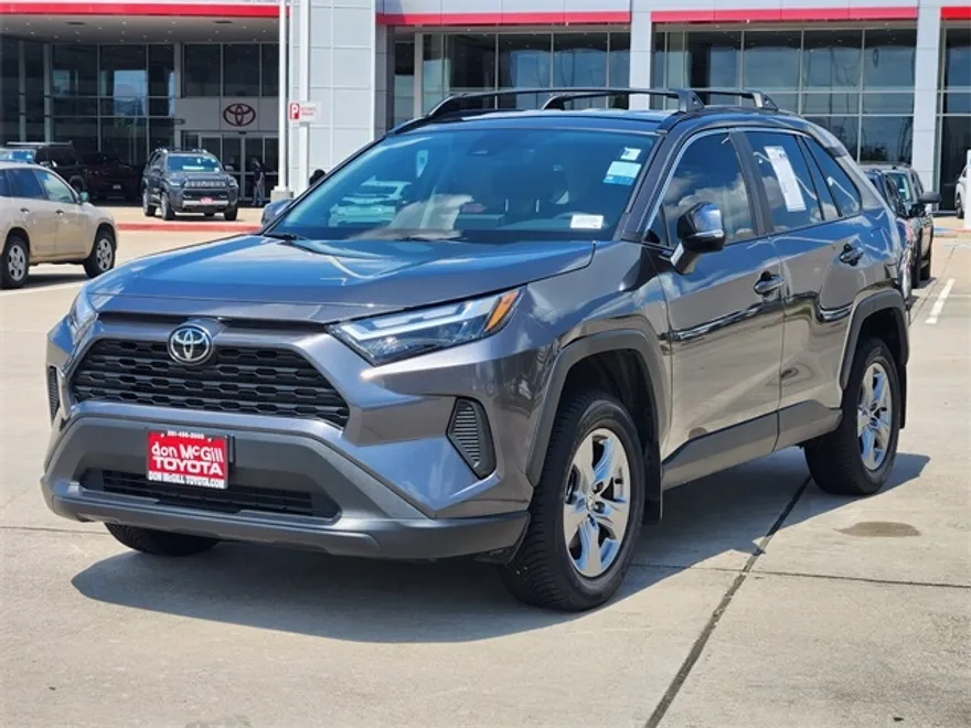 2024 Toyota RAV4 XLE photo 1