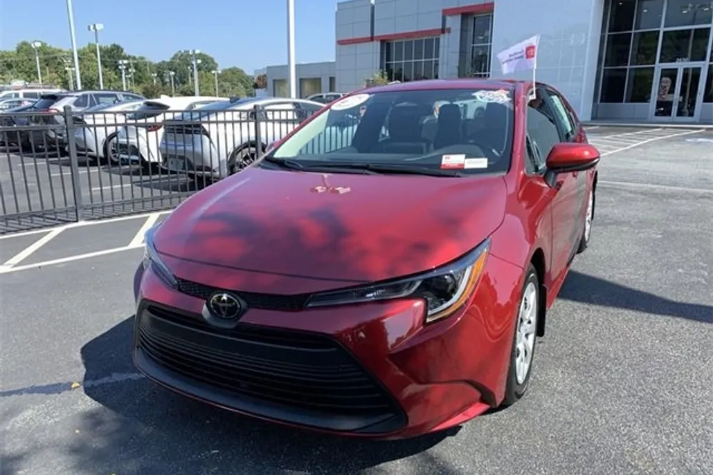 2025 Toyota Corolla LE photo 1