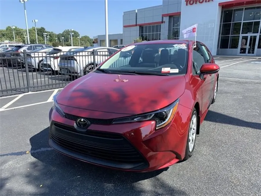 2025 Toyota Corolla LE photo 1