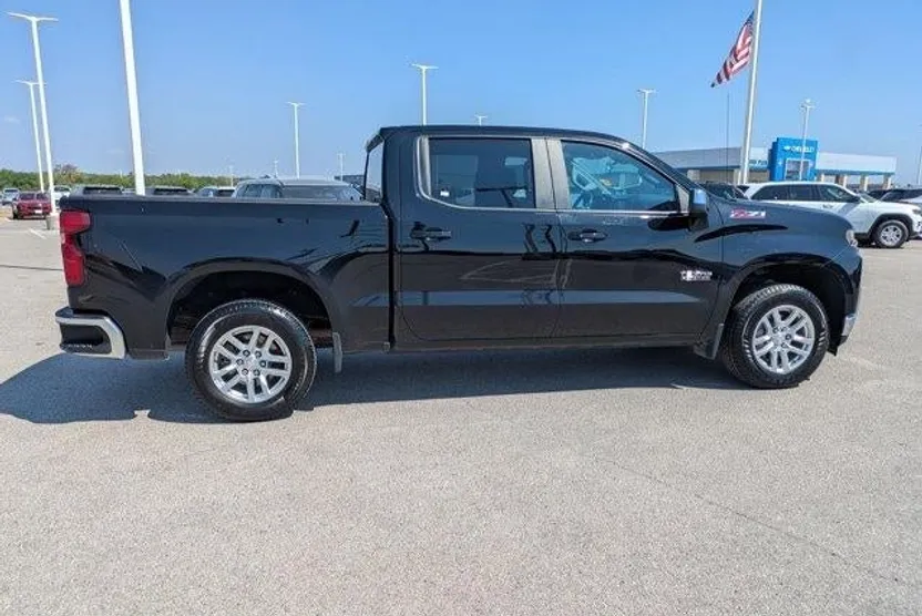 2021 Chevrolet Silverado 1500 LT photo 1