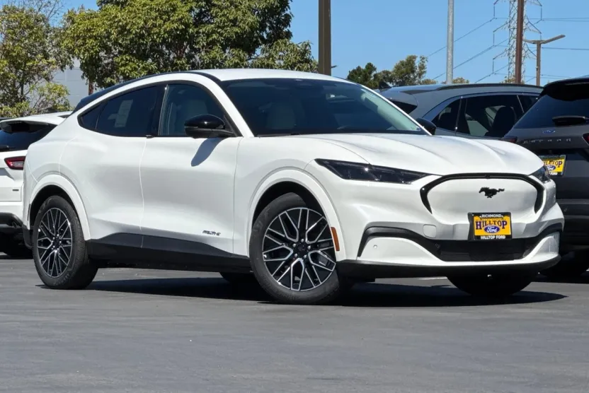 2025 Ford Mustang Mach-E Premium photo 1