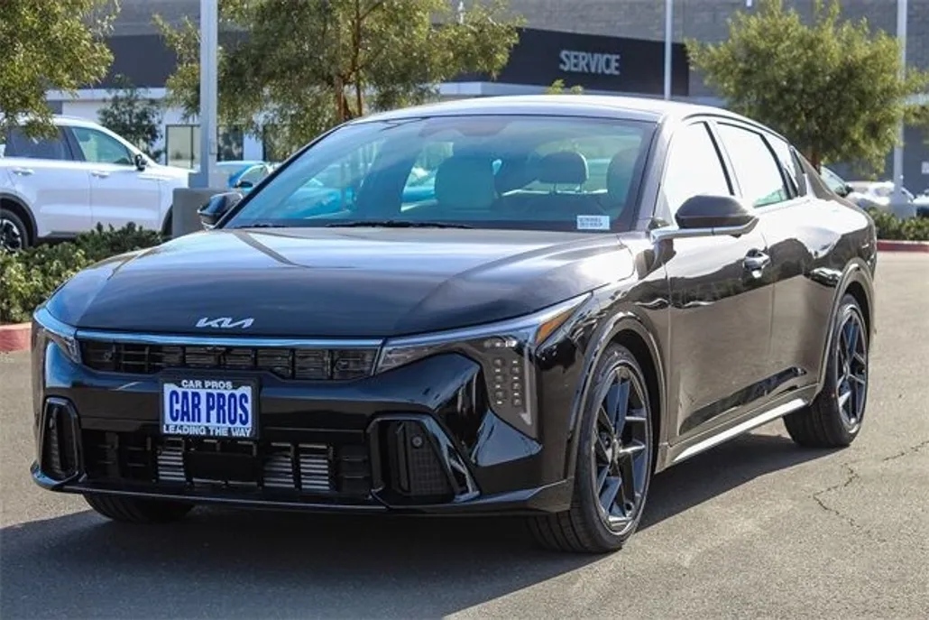 2025 Kia K4 GT-Line Turbo photo 1