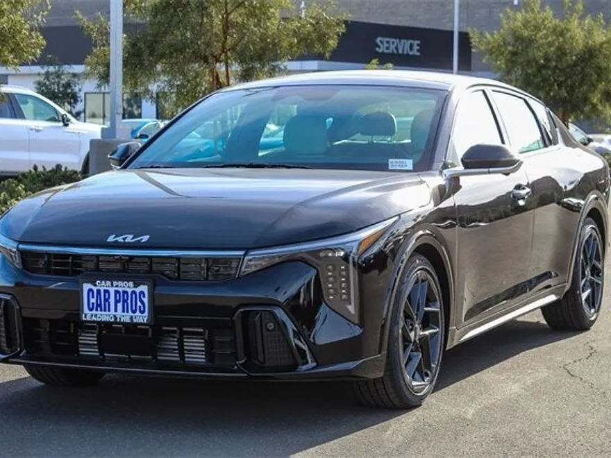 2025 Kia K4 GT-Line Turbo photo 1