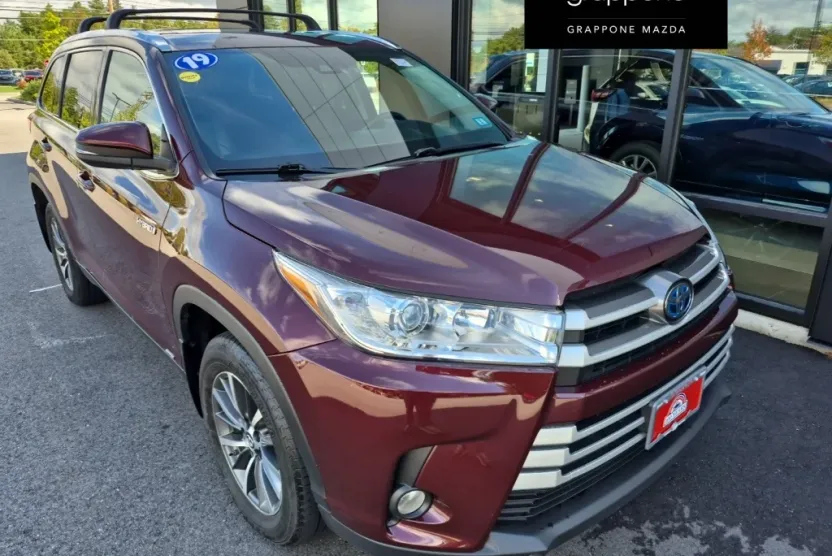2019 Toyota Highlander Hybrid XLE photo 1