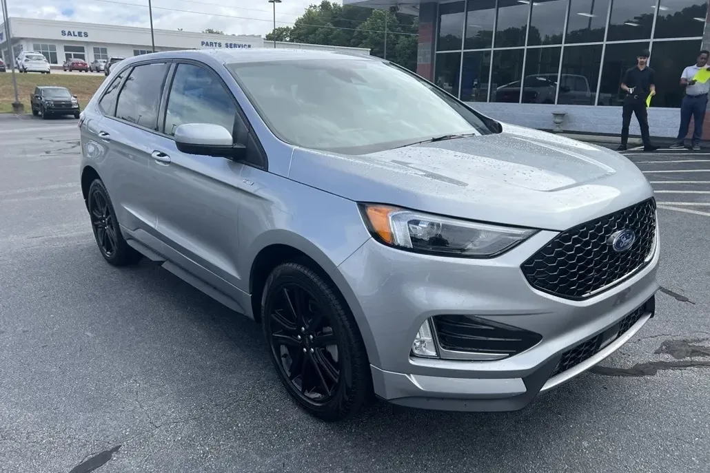 2024 Ford Edge ST photo 1