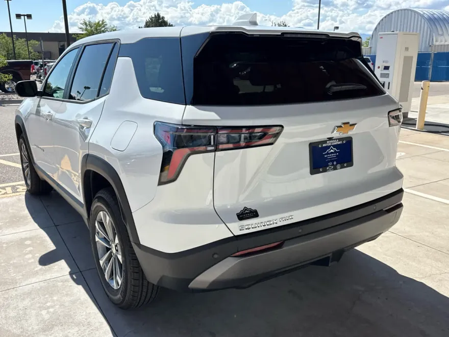 2026 Chevrolet Equinox LT photo 1