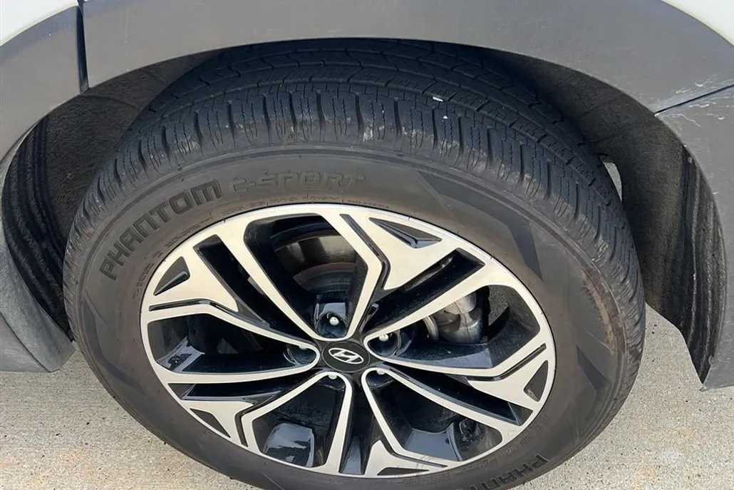 2019 Hyundai Santa Fe Limited photo 1