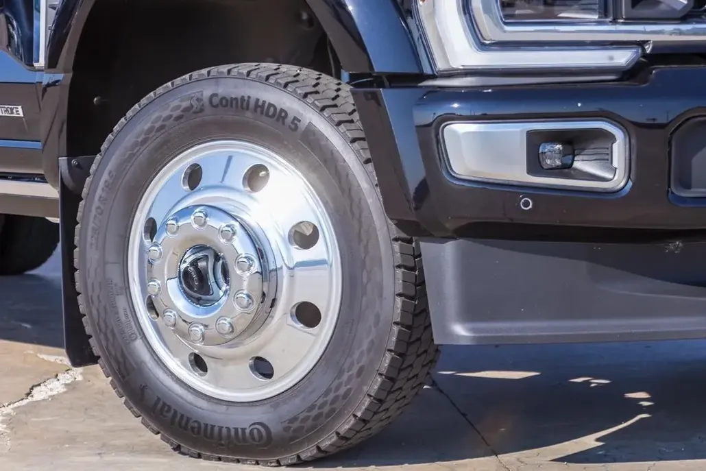2025 Ford F-450 photo 1