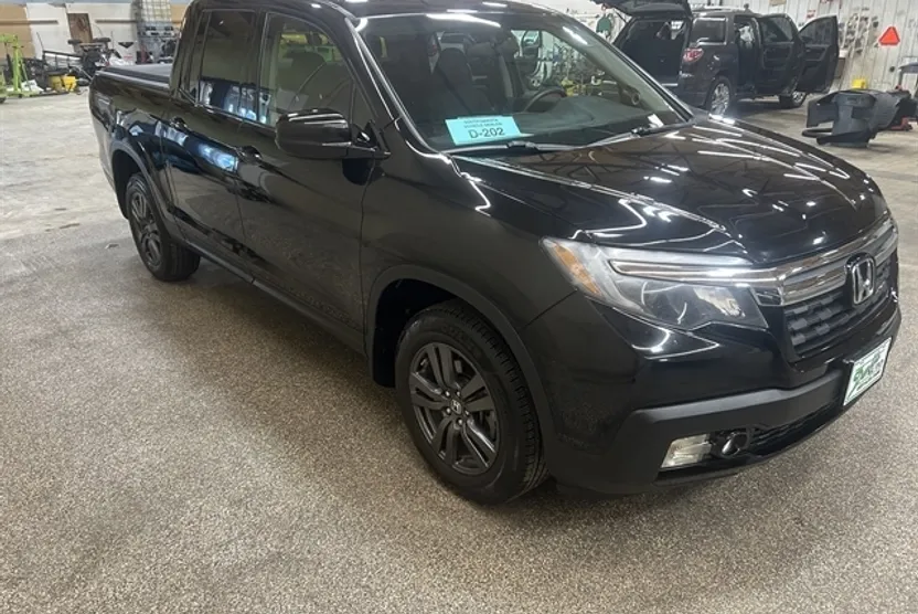 2017 Honda Ridgeline Sport photo 1
