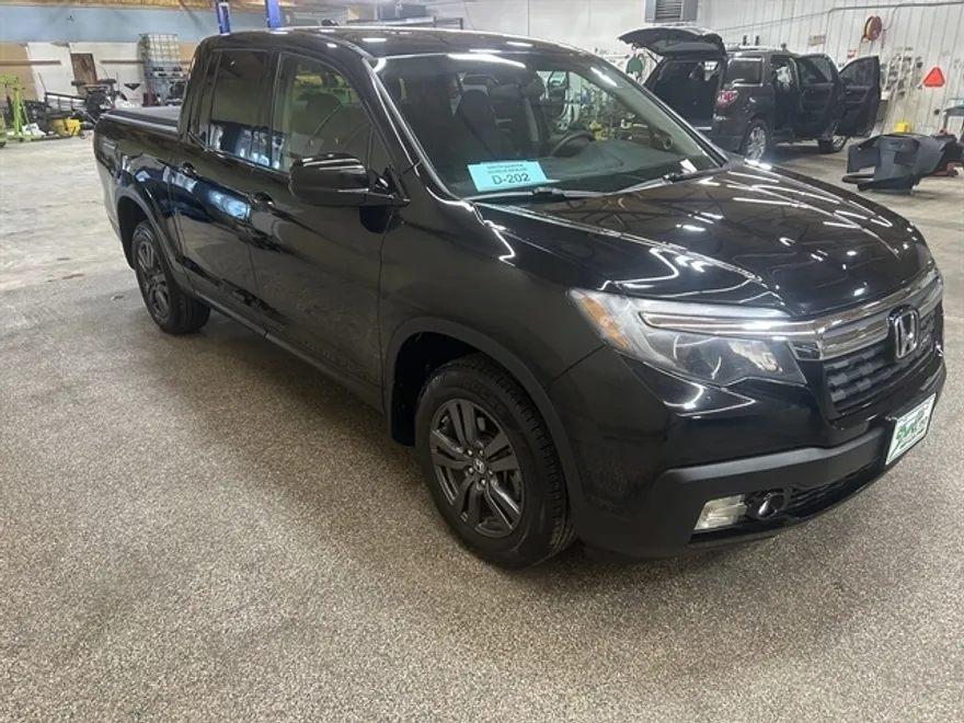 2017 Honda Ridgeline Sport photo 1
