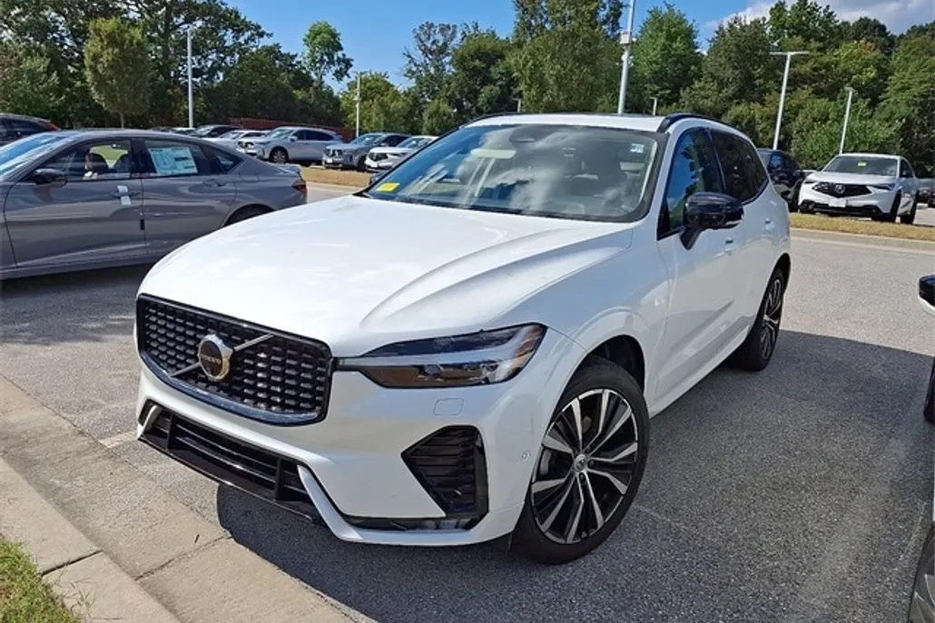 2024 Volvo XC60 B5 Plus photo 1