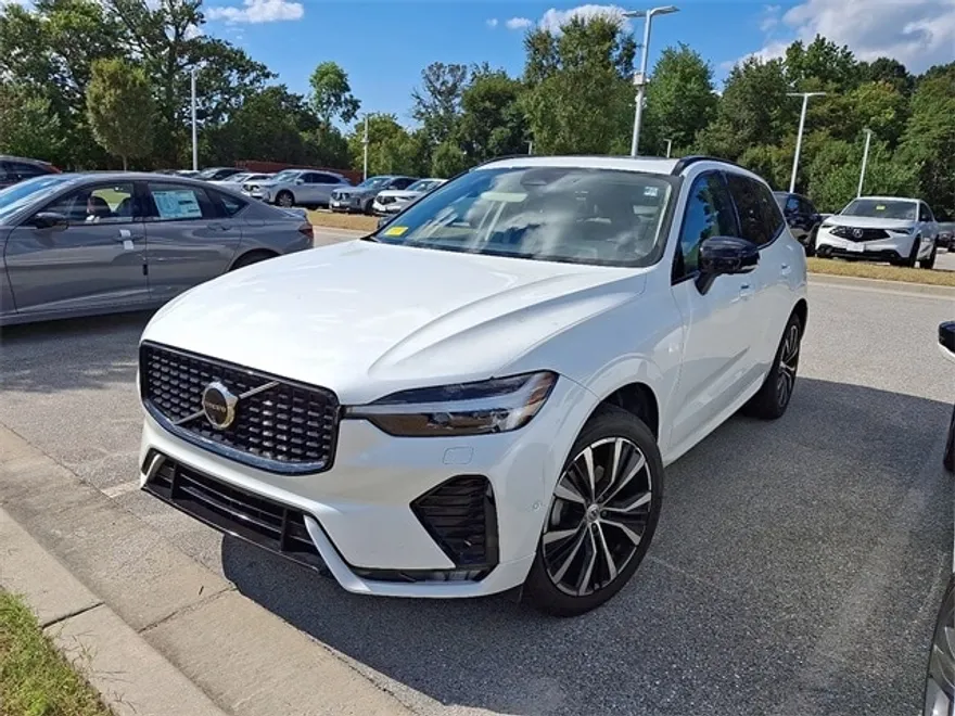 2024 Volvo XC60 B5 Plus photo 1