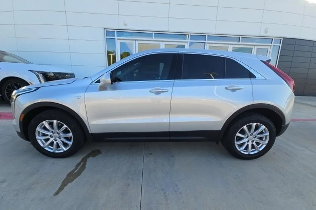 2021 Cadillac XT4 Luxury photo 1