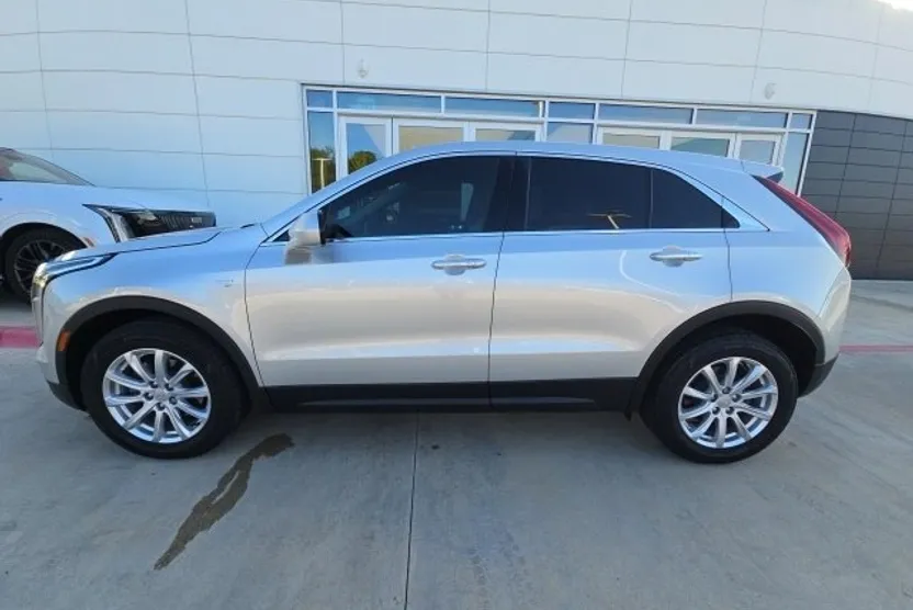 2021 Cadillac XT4 Luxury photo 1