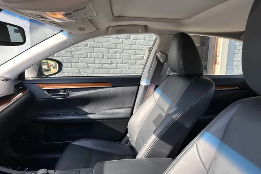 2013 Lexus ES 300h photo 1