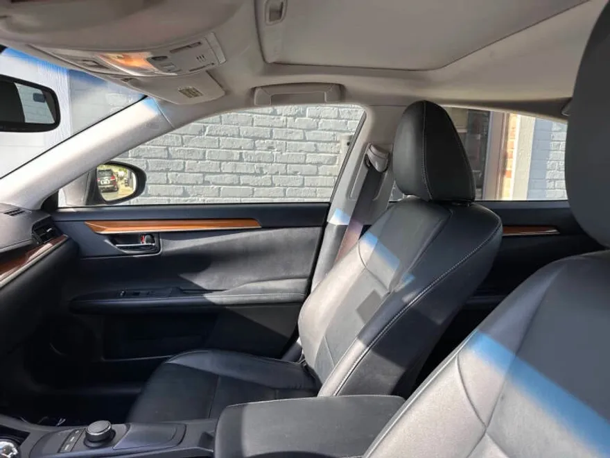 2013 Lexus ES 300h photo 1