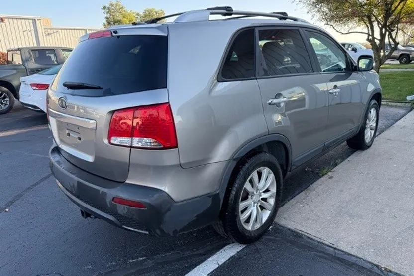 2011 Kia Sorento LX photo 1