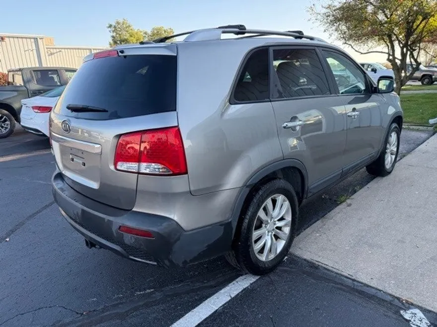 2011 Kia Sorento LX photo 1