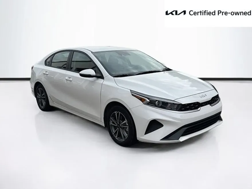 2023 Kia Forte LXS photo 1