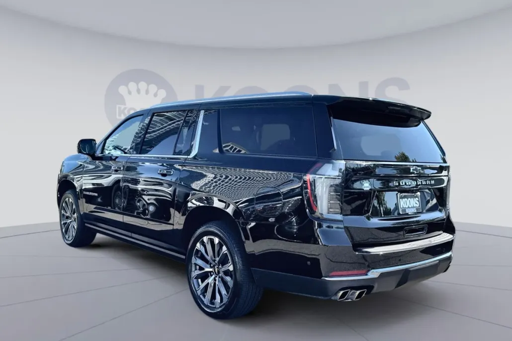 2025 Chevrolet Suburban High Country photo 1